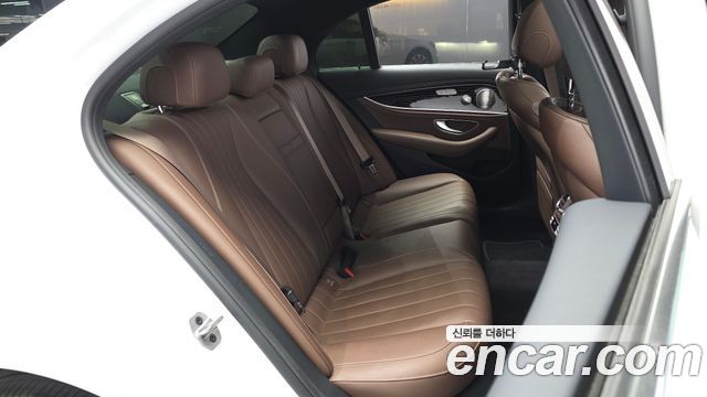 Mercedes-Benz E-Class 2021 — photo 18