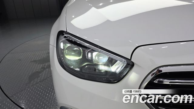 Mercedes-Benz E-Class 2021 — photo 8