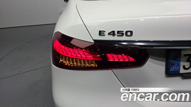 Mercedes-Benz E-Class 2021 — photo 9