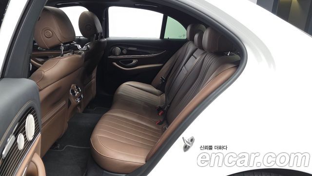 Mercedes-Benz E-Class 2021 — photo 16