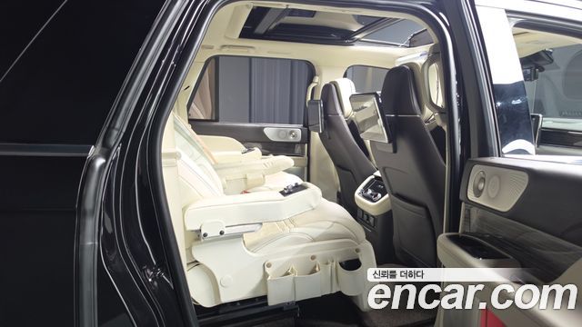 Lincoln Navigator 2020 — photo 17