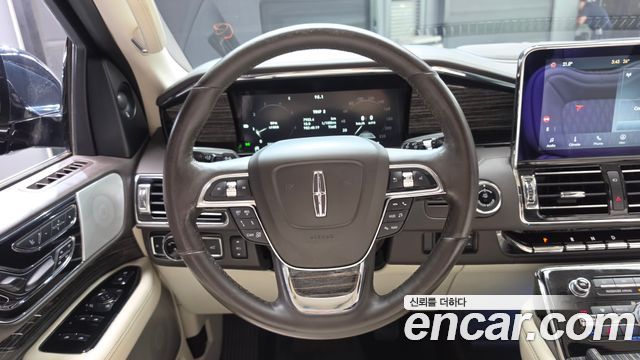 Lincoln Navigator 2020 — photo 19