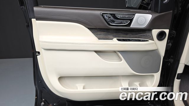 Lincoln Navigator 2020 — photo 14