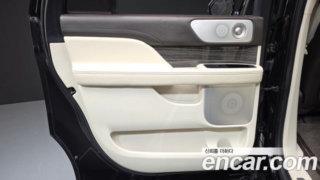 Lincoln Navigator 2020 — photo 15