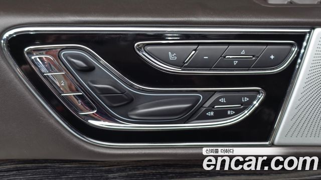 Lincoln Navigator 2020 — photo 27