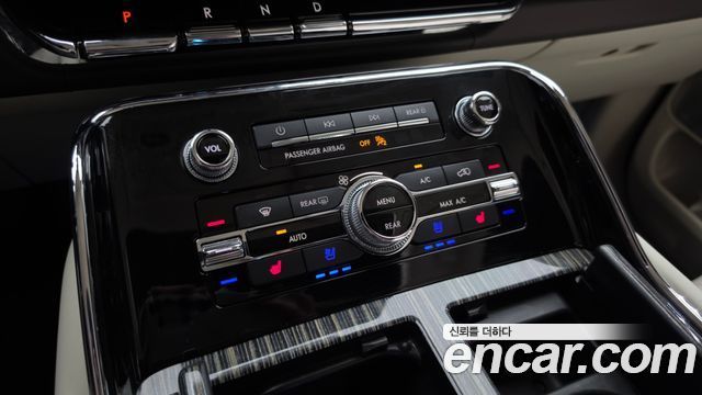 Lincoln Navigator 2020 — photo 31