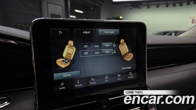 Lincoln Navigator 2020 — photo 32