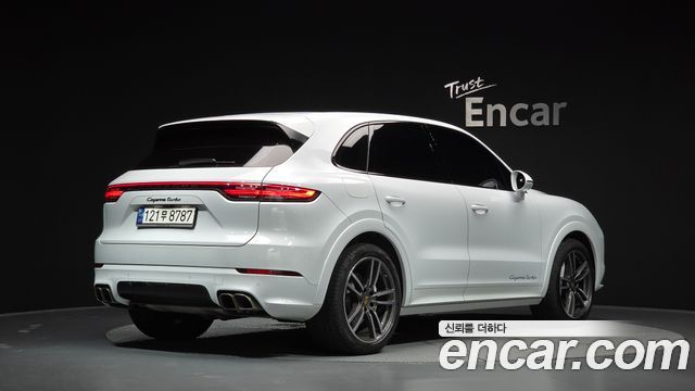 Porsche Cayenne 2023 — photo 2