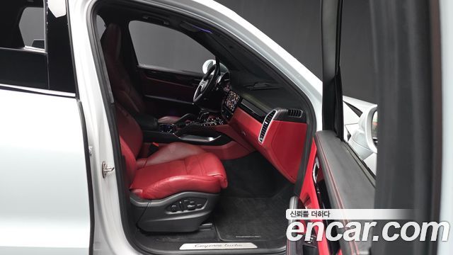 Porsche Cayenne 2023 — photo 11