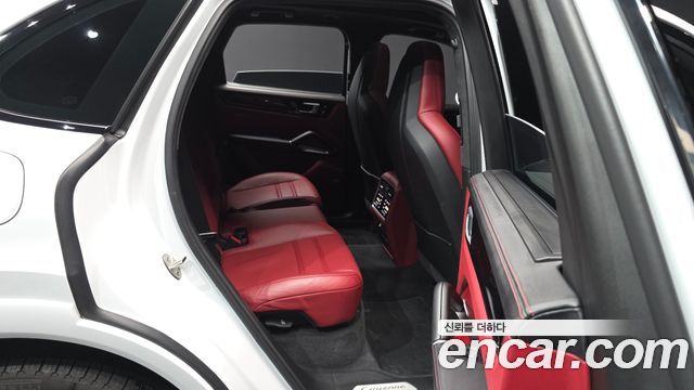 Porsche Cayenne 2023 — photo 12