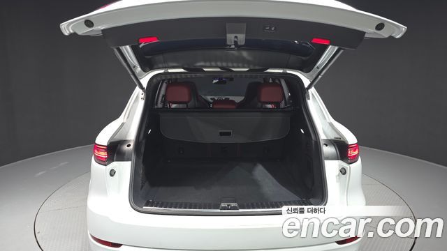 Porsche Cayenne 2023 — photo 20
