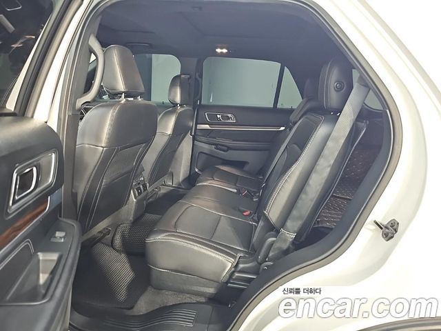 Ford Explorer 2019 — photo 12