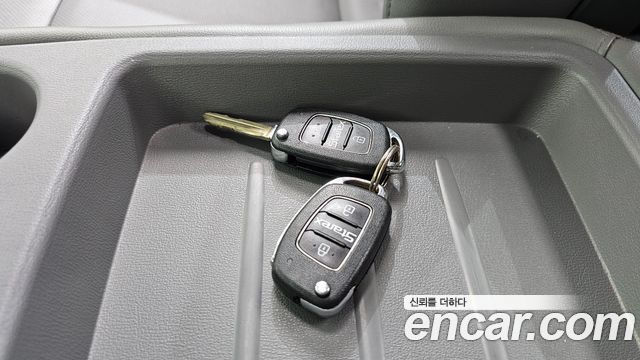 Hyundai Starex 2019 — photo 16