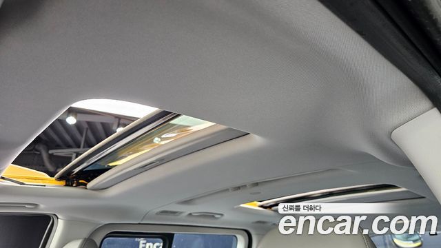 Hyundai Starex 2019 — photo 17