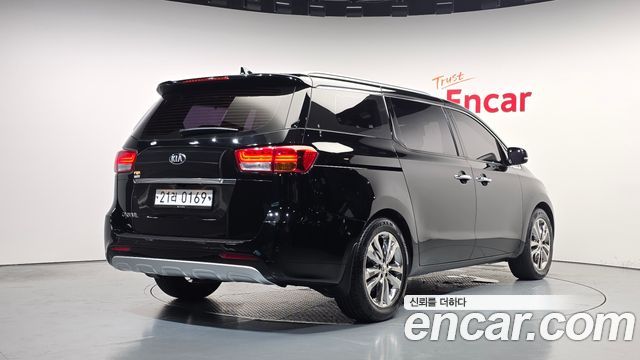 Kia Canival 2017 — photo 2