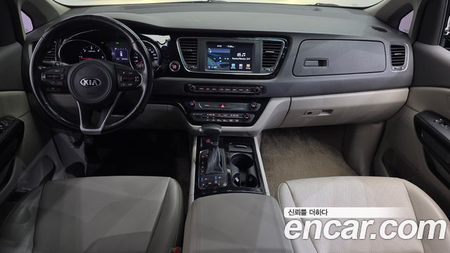 Kia Canival 2017 — photo 10
