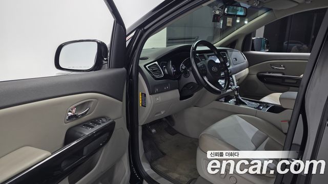 Kia Canival 2017 — photo 13