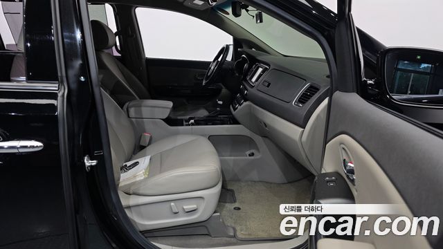 Kia Canival 2017 — photo 17