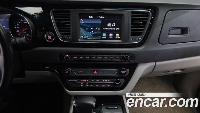 Kia Canival 2017 — photo 21