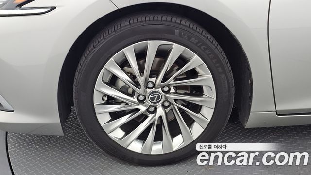 Lexus ES 2023 — photo 5