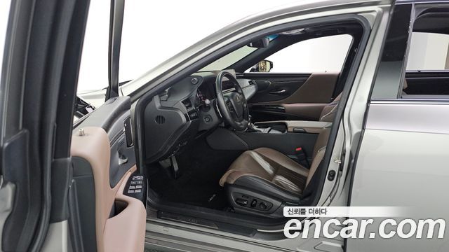 Lexus ES 2023 — photo 13