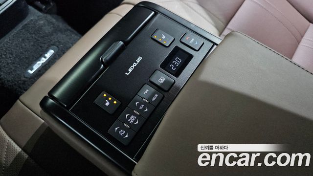 Lexus ES 2023 — photo 24