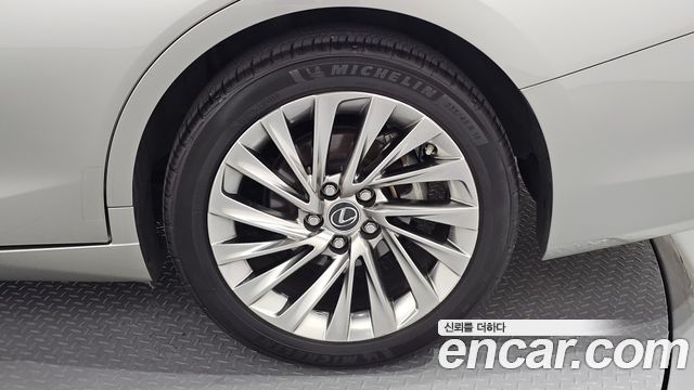 Lexus ES 2023 — photo 7