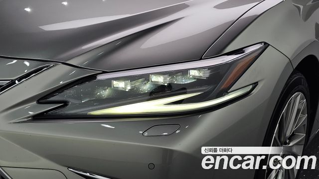 Lexus ES 2023 — photo 8
