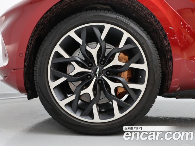 Aston Martin DBX 2021 — photo 9
