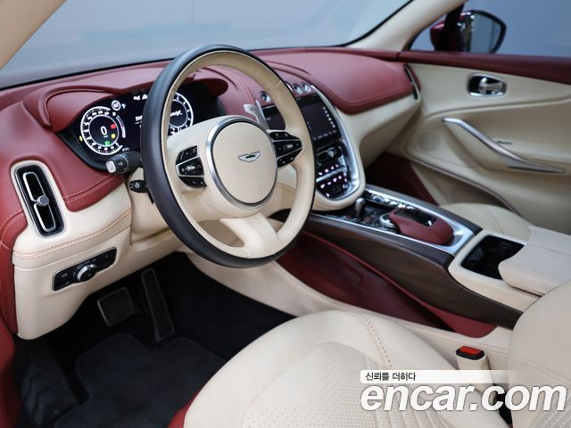 Aston Martin DBX 2021 — photo 12