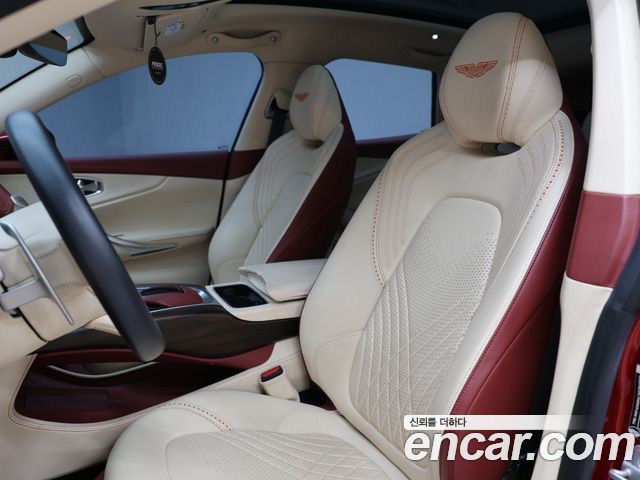 Aston Martin DBX 2021 — photo 13