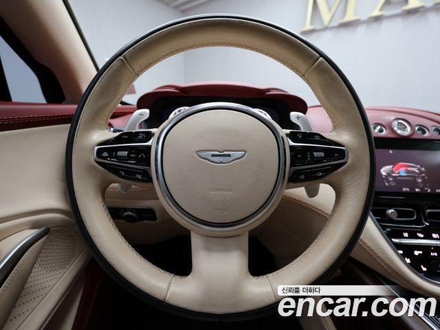 Aston Martin DBX 2021 — photo 14