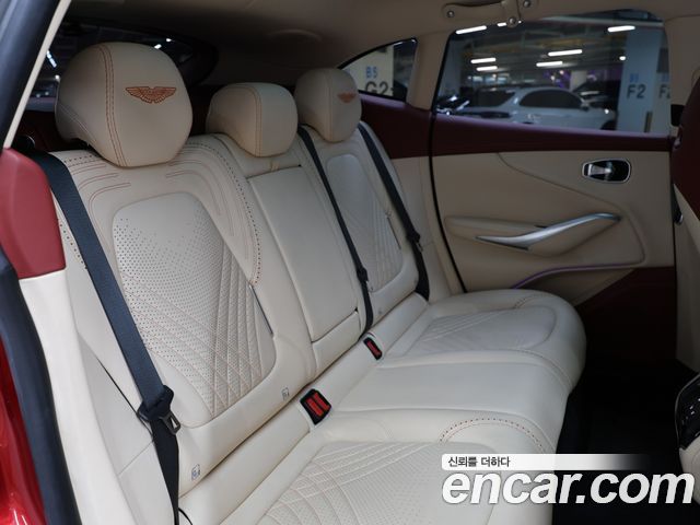 Aston Martin DBX 2021 — photo 19