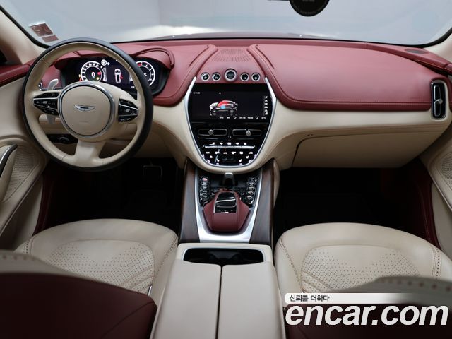 Aston Martin DBX 2021 — photo 20