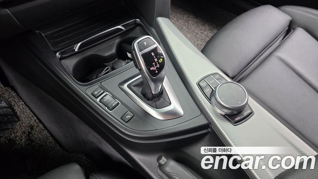 BMW 3-Series 2018 — photo 12