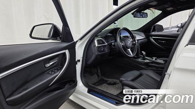 BMW 3-Series 2018 — photo 13