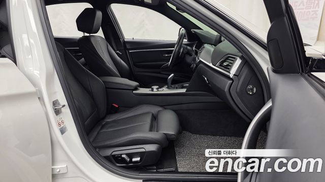 BMW 3-Series 2018 — photo 17