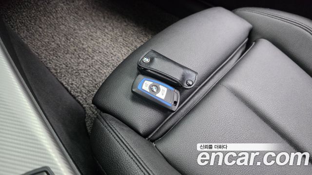 BMW 3-Series 2018 — photo 25