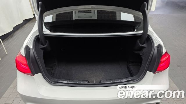 BMW 3-Series 2018 — photo 26