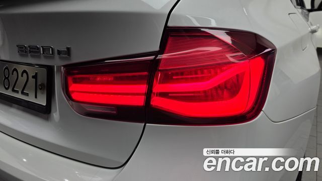 BMW 3-Series 2018 — photo 9