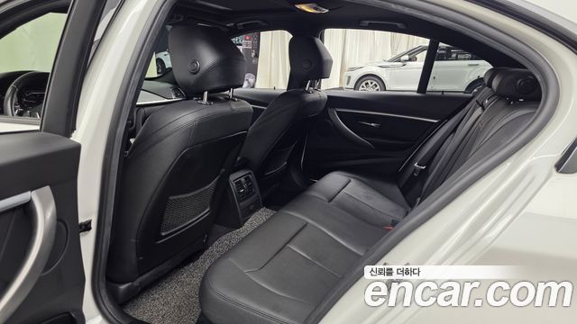 BMW 3-Series 2018 — photo 16