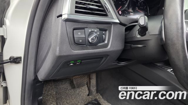 BMW 3-Series 2018 — photo 28