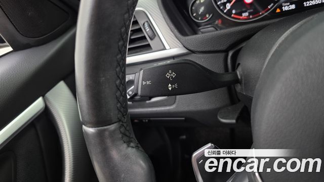 BMW 3-Series 2018 — photo 31