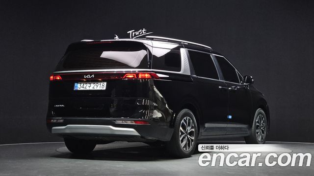 Kia Canival 2023 — photo 2