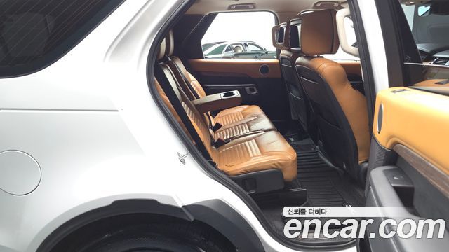 Land Rover Discovery 2019 — photo 17