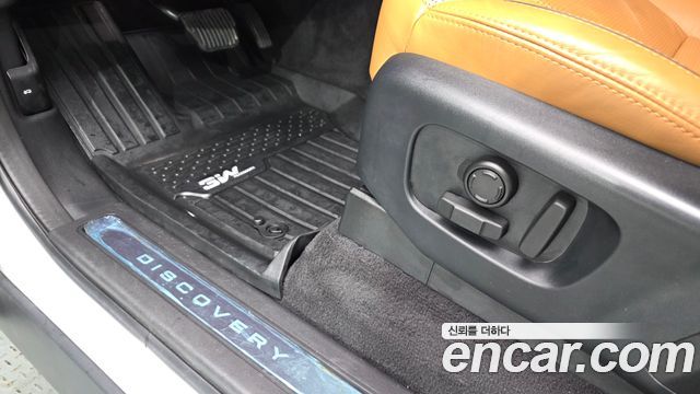 Land Rover Discovery 2019 — photo 19