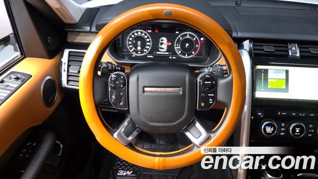 Land Rover Discovery 2019 — photo 22
