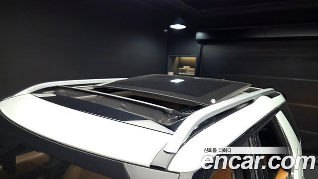 Land Rover Discovery 2019 — photo 25