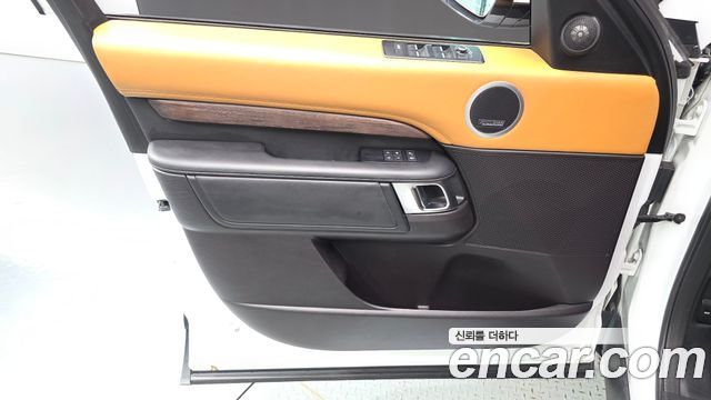 Land Rover Discovery 2019 — photo 14