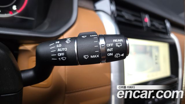 Land Rover Discovery 2019 — photo 30